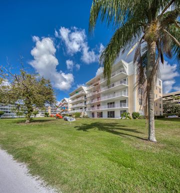 250 John F Kennedy, Atlantis, FL 33462