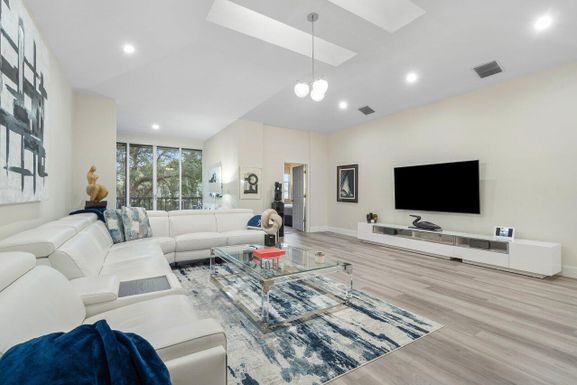 5083 Lake Catalina, Boca Raton, FL 33496