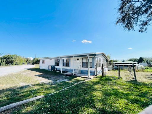 14532 1st, Okeechobee, FL 34972