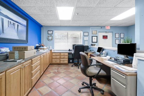 400 Executive Center, West Palm Beach, FL 33401