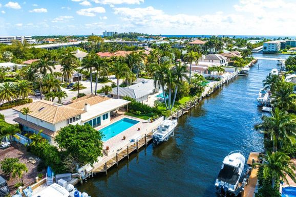 946 Eve, Delray Beach, FL 33483