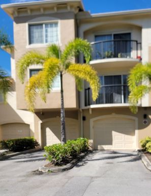 200 Crestwood 206, Royal Palm Beach, FL 33411