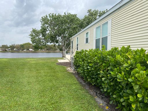 3 San Pablo Ln, Port Saint Lucie, FL 34952