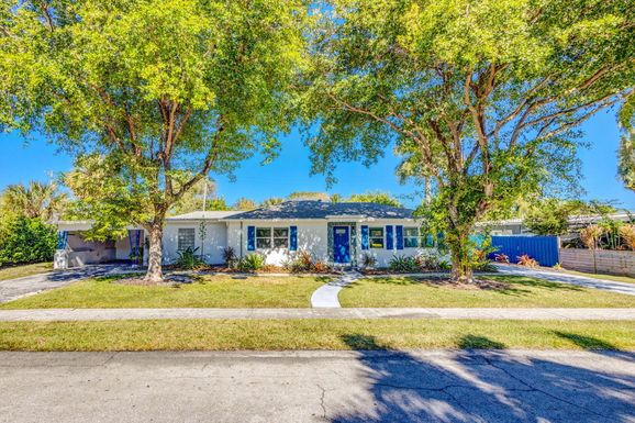 210 17th, Lake Worth Beach, FL 33460