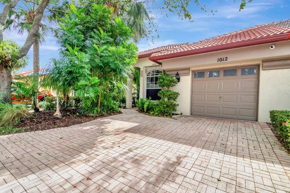 1012 Via Jardin, Riviera Beach, FL 33418