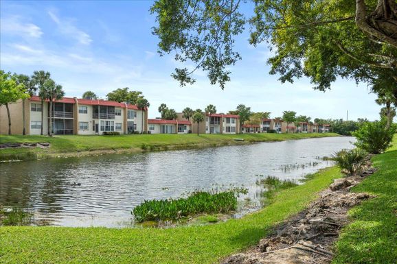 100 Lake Anne, West Palm Beach, FL 33411