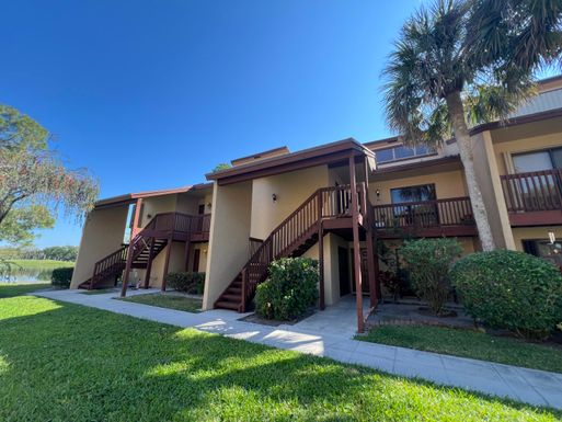 403 Lakeview, Royal Palm Beach, FL 33411
