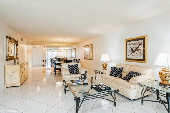 250 John F Kennedy, Atlantis, FL 33462