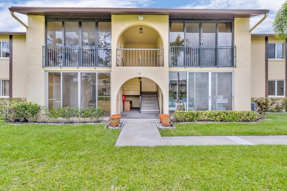 331 Pine Ridge, Greenacres, FL 33463
