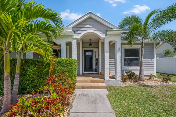 620 20th, Vero Beach, FL 32962