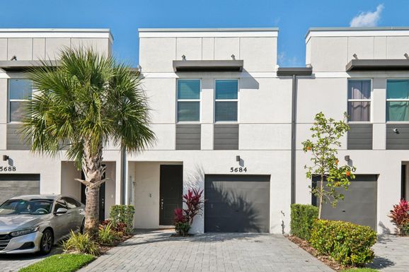 5684 Mentmore, Mangonia Park, FL 33407