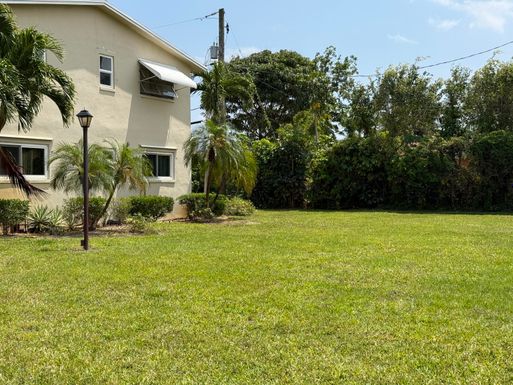 306 Circle, Boynton Beach, FL 33435