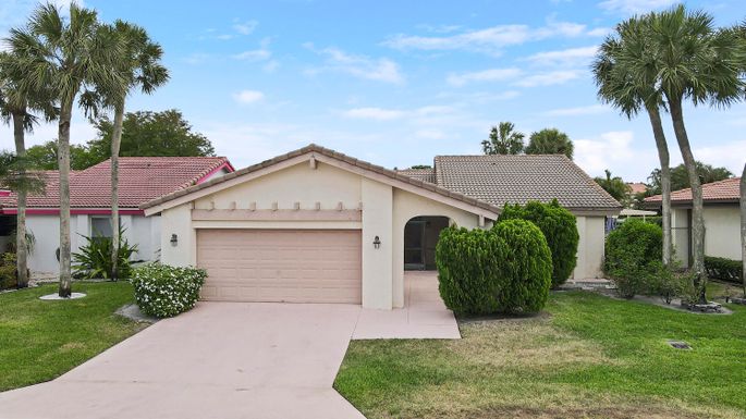 5695 Lakeview Mews, Boynton Beach, FL 33437