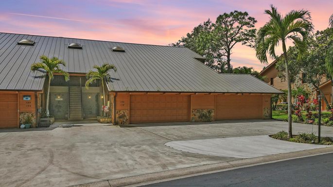 122 Crestwood, Stuart, FL 34997