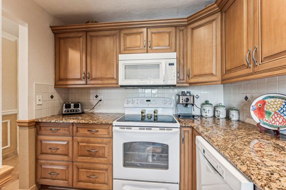 1051 Orange Ter 103, Delray Beach, FL 33445