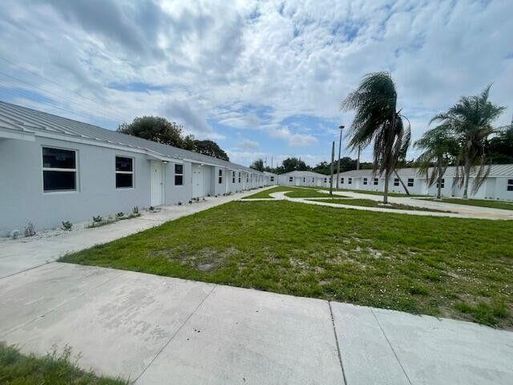 4393 Windsor, West Palm Beach, FL 33407
