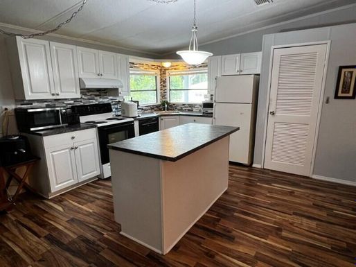 2581 Pontiac, Stuart, FL 34997