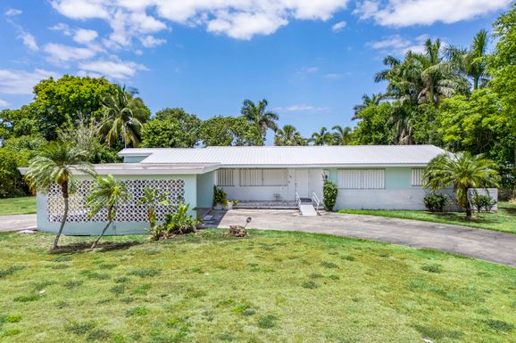 1531 Bacom Point, Pahokee, FL 33476