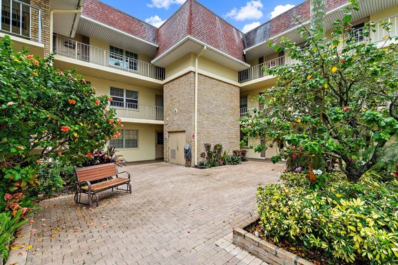 5570 Tamberlane, Palm Beach Gardens, FL 33418