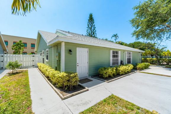 1478 Royal Forest Ct, West Palm Beach, FL 33406