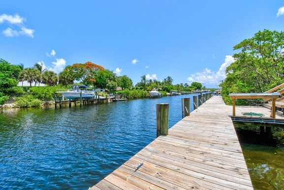 813 Hummingbird, North Palm Beach, FL 33408