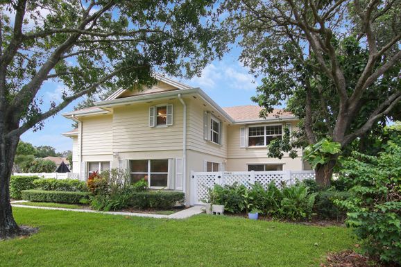 8140 Bridgewater, Lake Clarke Shores, FL 33406