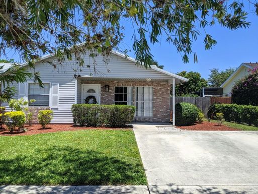1352 Riverside, Wellington, FL 33414