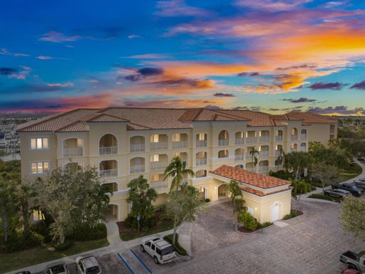 33 Harbour Isles 201, Fort Pierce, FL 34949