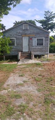 1709 Avenue G, Belle Glade, FL 33430