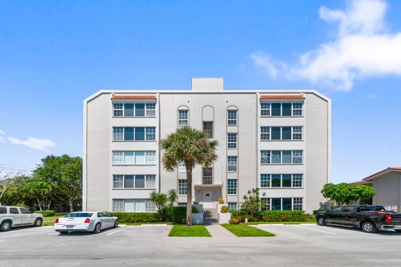 250 20th, Boca Raton, FL 33431