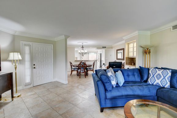 7242 Clunie, Delray Beach, FL 33446