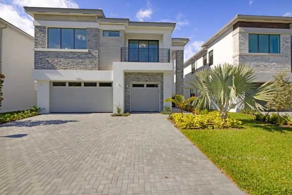 8068 Laurel Falls, Boca Raton, FL 33496