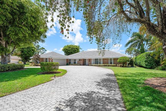 489 Country Club, Atlantis, FL 33462