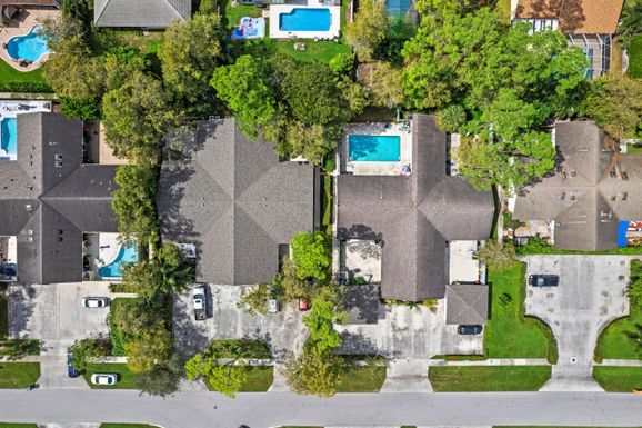 1567 Hawthorne, Wellington, FL 33414