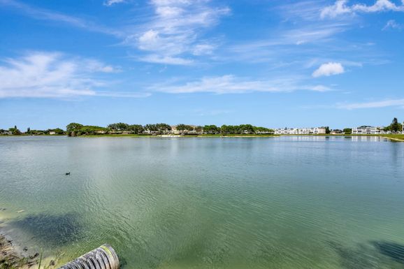 20 Somerset A, West Palm Beach, FL 33417