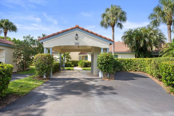 2252 Las Casitas, Wellington, FL 33414