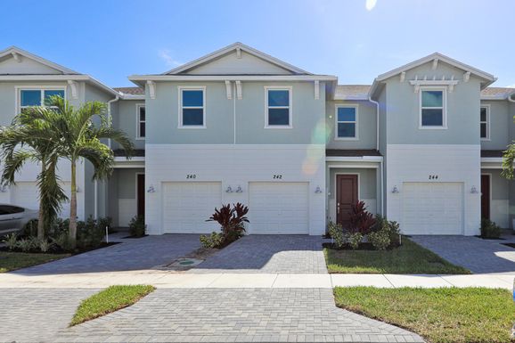 242 Woodbark, Port Saint Lucie, FL 34984