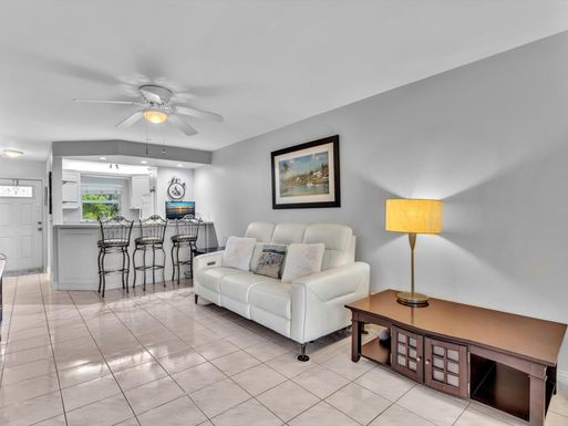 9855 Sandalfoot, Boca Raton, FL 33428