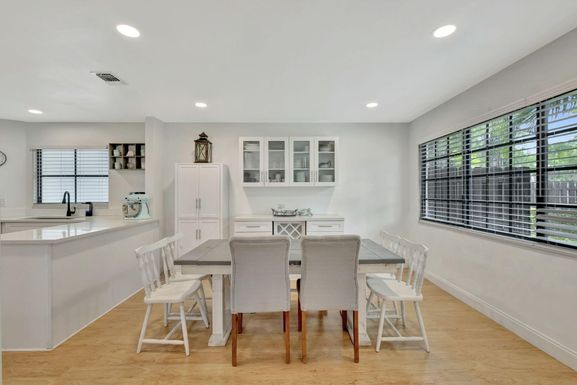 146 Weybridge, Royal Palm Beach, FL 33411