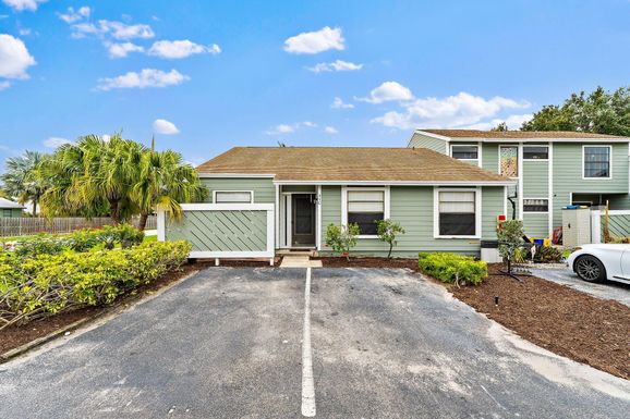 202 Lakewood, Jupiter, FL 33458