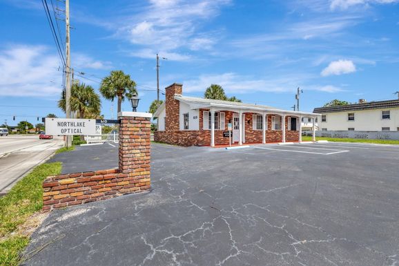 610 Northlake, Lake Park, FL 33408