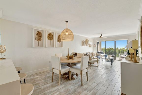 7420 Ocean Dr, Jensen Beach, FL 34957