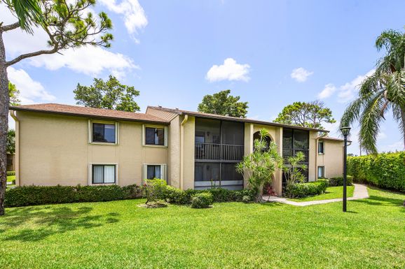 521 Shady Pine, Greenacres, FL 33415
