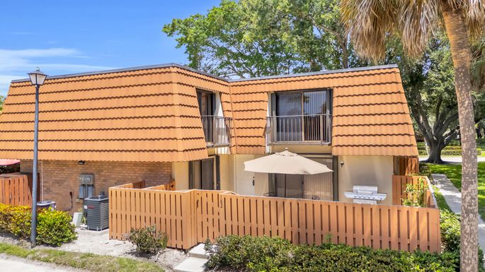 182 Charter, West Palm Beach, FL 33407
