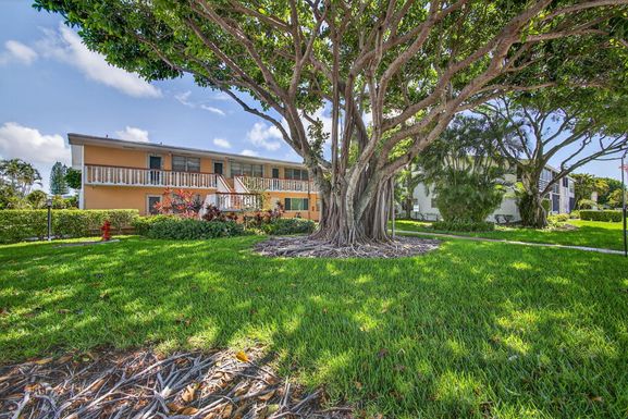 27 Andover B, West Palm Beach, FL 33417