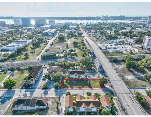 1306 Henrietta, West Palm Beach, FL 33401