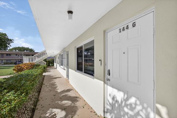 144 Dorchester G, West Palm Beach, FL 33417