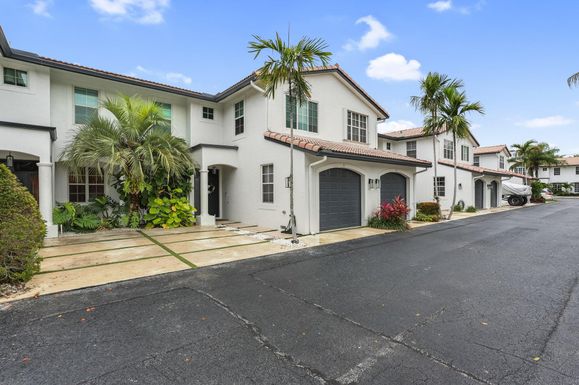 330 8th, Boca Raton, FL 33432