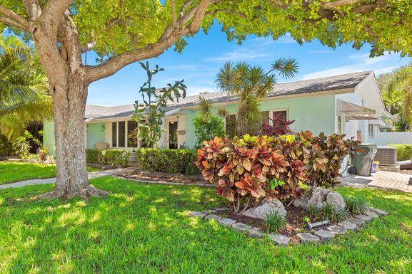1098 2nd, Boca Raton, FL 33486