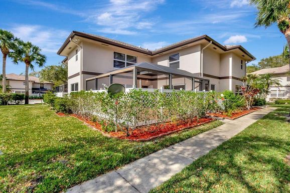 18 Amherst, Royal Palm Beach, FL 33411
